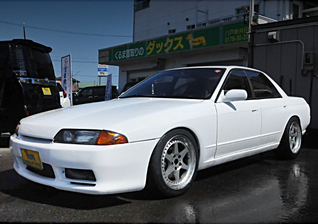 Front exterior of R32 SKYLINE 4-DOOR.