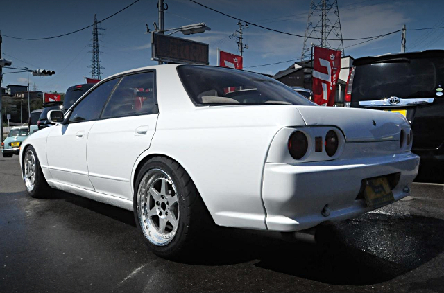 Rear exterior of R32 SKYLINE 4-DOOR.