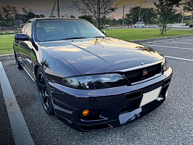 Front exterior of R33 SKYLINE GT-R.