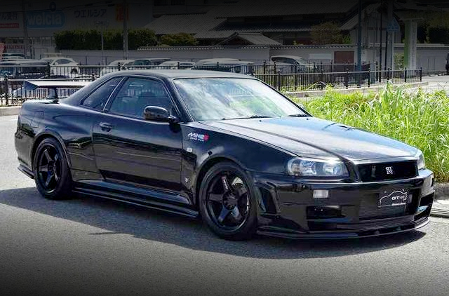 Front exterior of R34 SKYLINE GT-R V-SPEC 2.