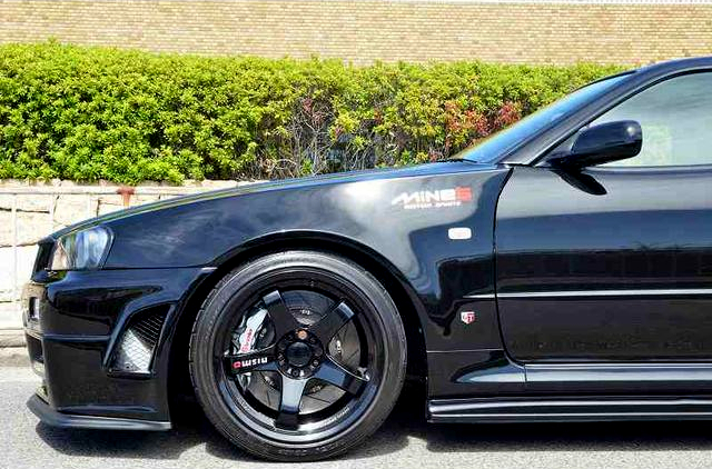 Front Caliper of R34 SKYLINE GT-R V-SPEC 2.