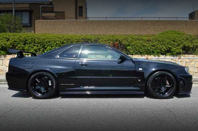 Side exterior of R34 SKYLINE GT-R V-SPEC.