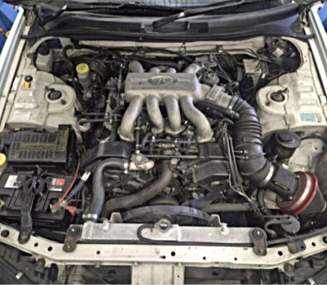 VH45DE 4500cc V8 engine.