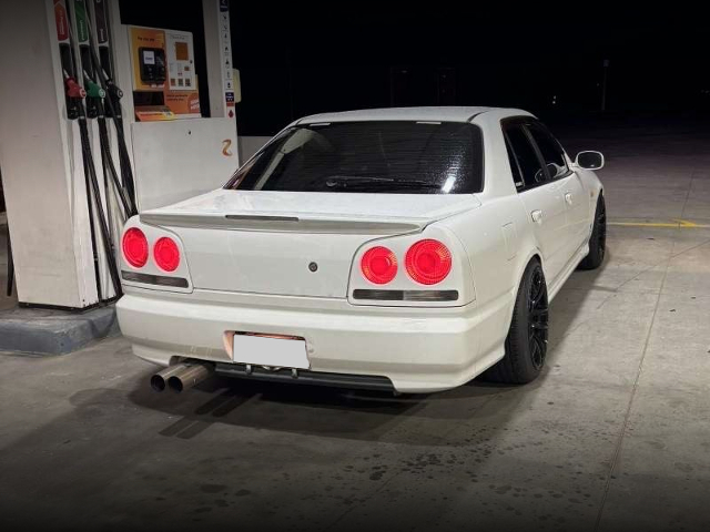 Rear exterior of R34 SKYLINE 4-DOOR.