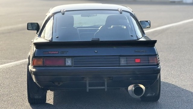 Tail light of SA22C SAVANNA RX-7.