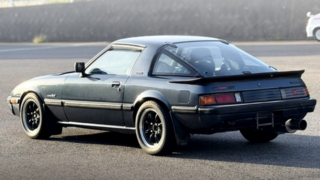 Rear exterior of SA22C SAVANNA RX-7.