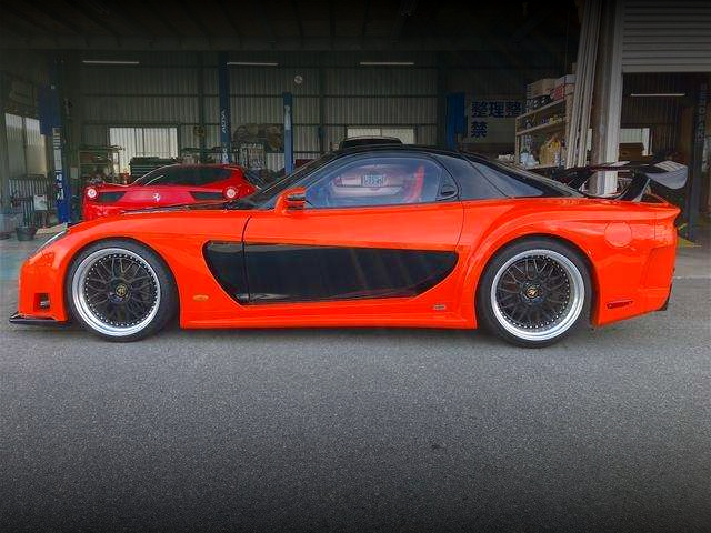 Side exterior of VeilSide RX-7 FORTUNE MODEL.
