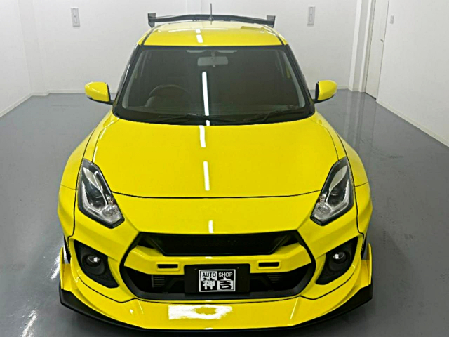 headloght of Result Japan WIDEBODY ZC33S SUZUZKI SWIFT SPORT.
