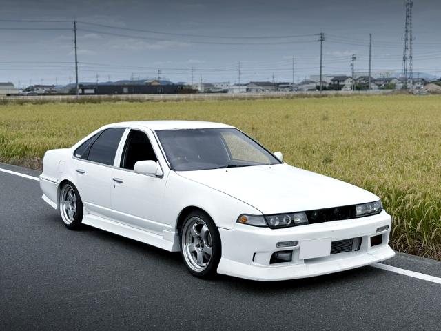 Front exterior of 1st Gen A31 NISSAN CEFIRO.