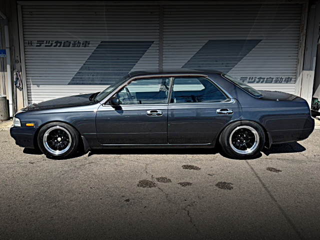 Side exterior of C34 NISSAN LAUREL.