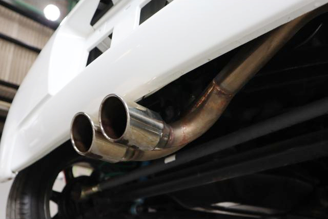 Exhaust muffler. 