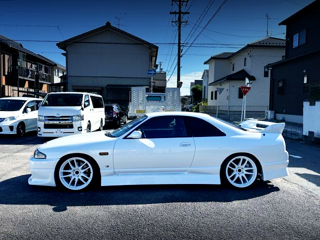 Side exterior of ECR33 SKYLINE 2-DOOR GTS25t TYPE-M.