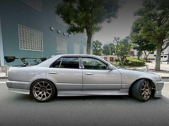 Right Side exterior of ER34 SKYLINE 4-DOOR 25GT TURBO.