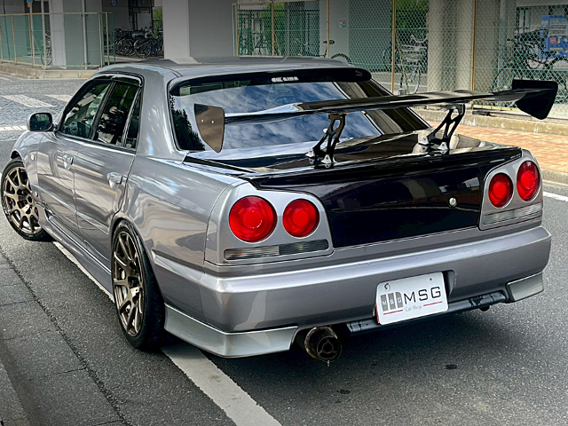 Rear exterior of ER34 SKYLINE 4-DOOR 25GT TURBO.