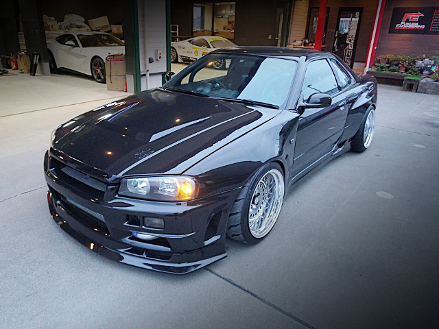 Front exterior of ER34 SKYLINE 2-DOOR 25GT TURBO.