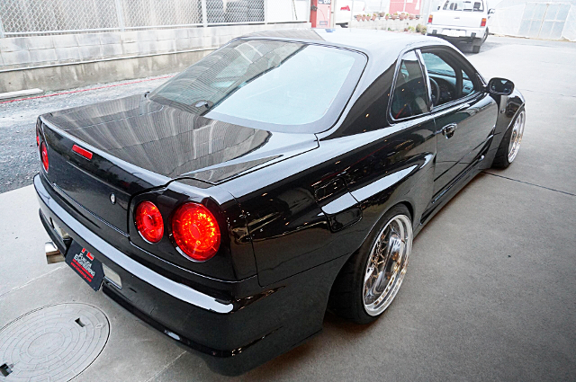 Rear exterior of ER34 SKYLINE 2-DOOR 25GT TURBO.