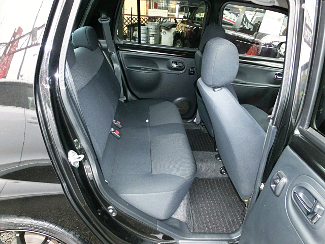 Interior seats of DAIHATSU ESSE CUSTOM.