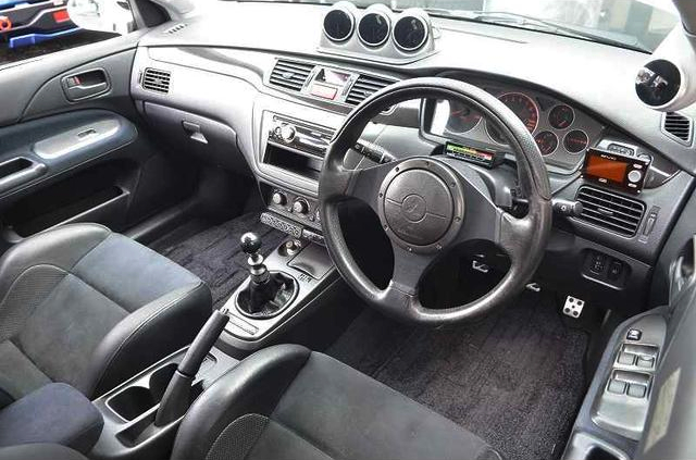 Dashboard of LANCER EVOLUTION 9 GSR.