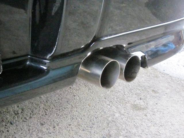 Dual muffler.