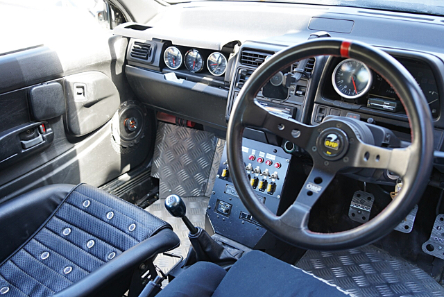 Interior dashboard of 1st Gen HONDA TODAY.