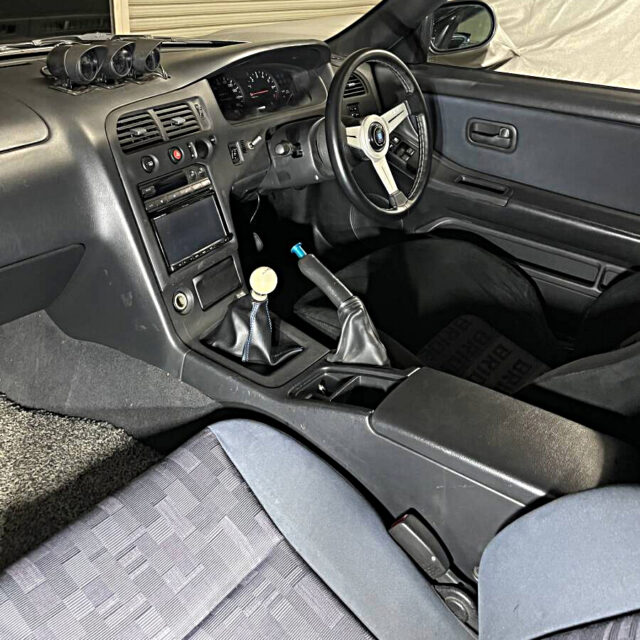 Dashboard of HR33 SKYLINE 2-DOOR.