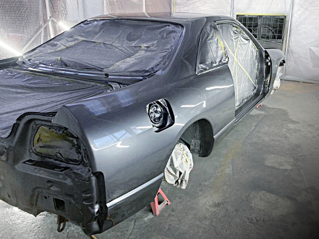 Gunmetallic painted HR33 SKYLINE 2-DOOR.