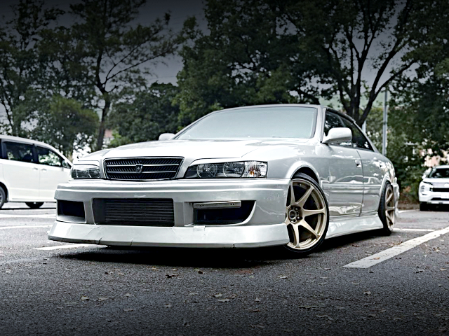 Front exterior of JZX100 TOYOTA CHASER TOURER-V.