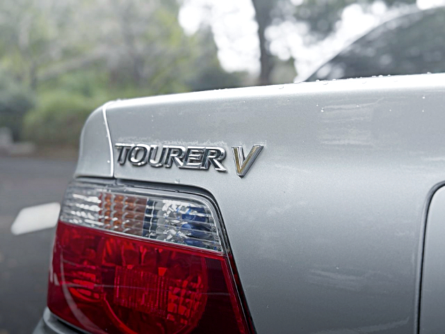 Tourer V emblem.