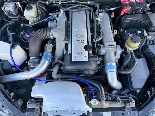 VVT-i 1JZ 2500cc turbo engine.