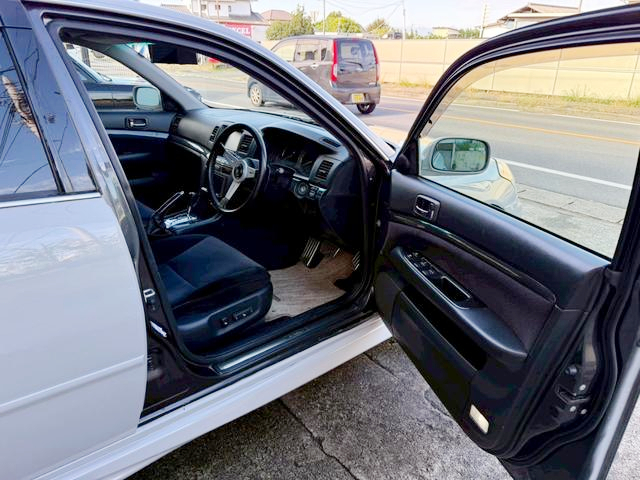 Interior of JZX110 MARK 2 GRANDE iR-V With BLIT FRONT END CONVERSION.