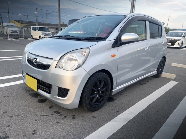 Front exterior of L285S DAIHATSU MIRA.