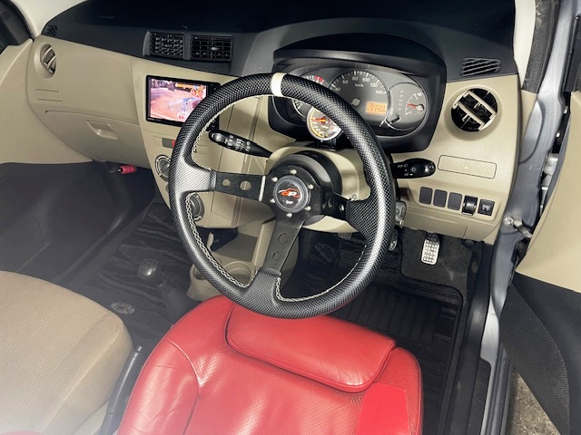 Interior of L285S DAIHATSU MIRA.
