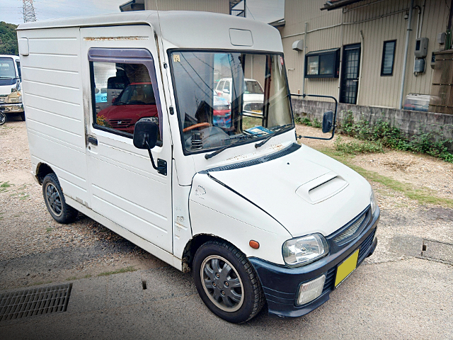Front exterior of L500 MIRA Walk-through van.
