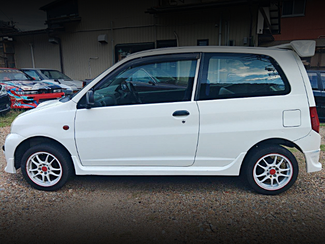 Left Side exterior of 8th Gen MITSUBISHI MINICA LYRA.