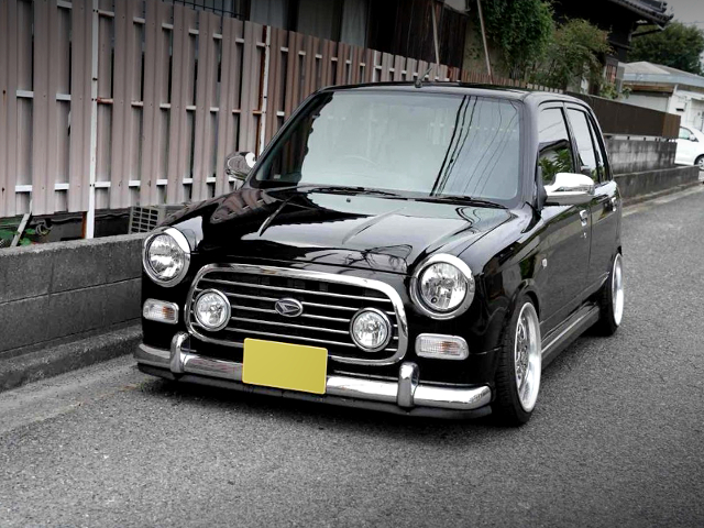 Front exterior of 1st Gen DAIHATSU MIRA GINO.