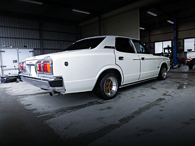Rear exterior of MS105 TOYOTA CROWN.