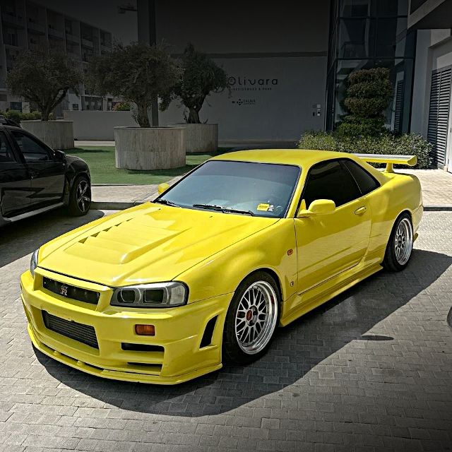 Front exterior of R34 SKYLINE 2-DOOR.