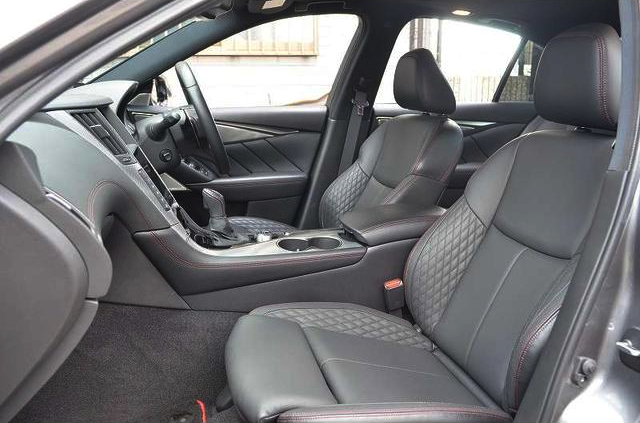 Interior seats of SCREEN DEMO CAR RV37 SKYLINE 400R.