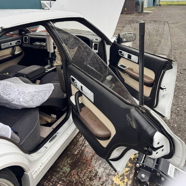 Doors open of 8th Gen PY32 NISSAN CEDRIC.