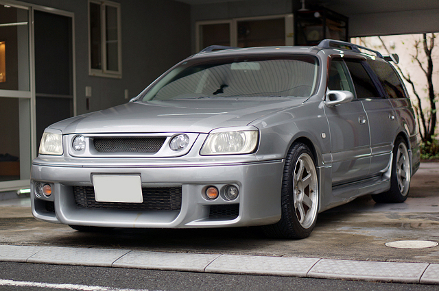 Front exterior of WGNC34 STAGEA AUTECH VERSION 260RS.