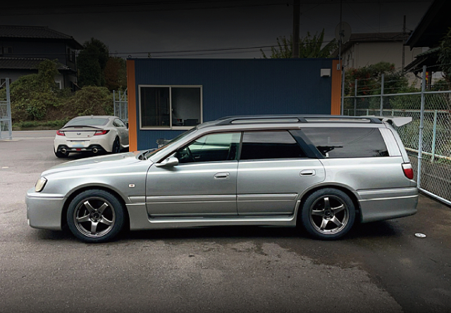 Side exterior of WGNC34 STAGEA AUTECH VERSION 260RS.