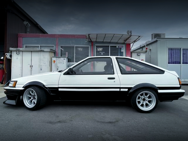 Side exterior of AE86 COROLLA LEVIN GT-APEX With LEFT HAND DRIVE CONVERSION.