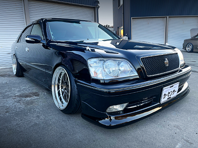 Front exterior of JZS171 CROWN ATHLETE-V.