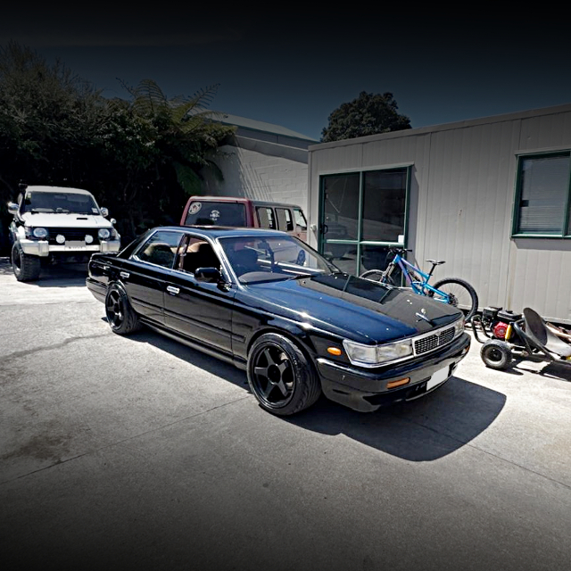 Front exterior of C33 NISSAN LAUREL.