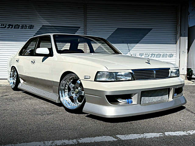 Front exterior of 7th Gen C34 LAUREL.