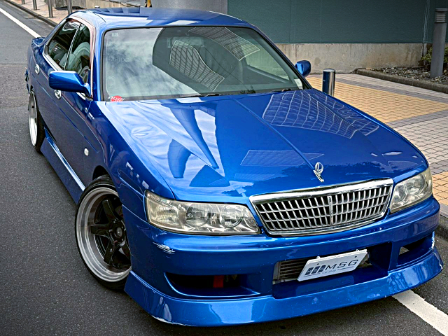 Front exterior of C35 NISSAN LAUREL.