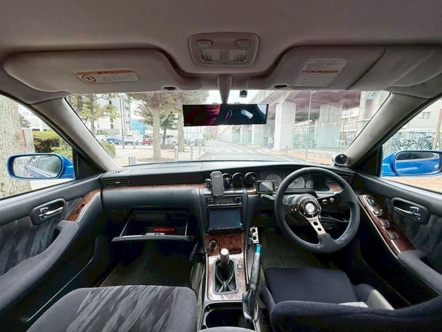 Interior Dashboard of C35 NISSAN LAUREL.