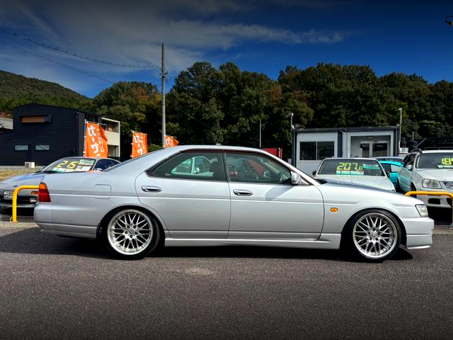 Right Side exterior of C35 LAUREL 25 CLUB S TYPE X.