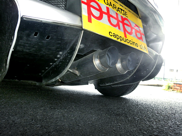 Center exit exhaust of EA11R SUZUKI CAPPUCCINO of 5MT.