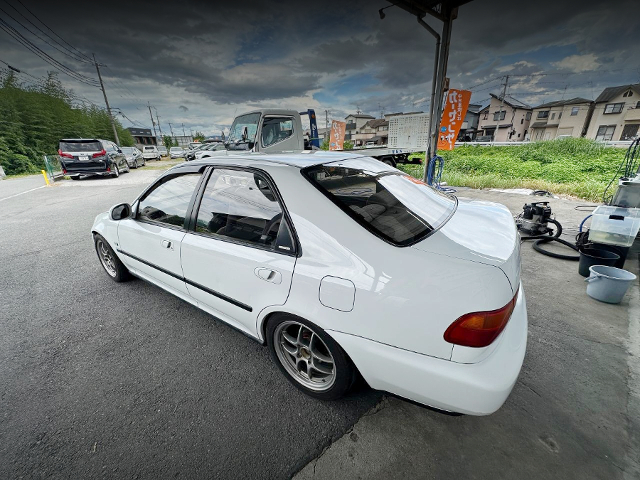 Rear exterior of EG8 CIVIC FERIO VTi.